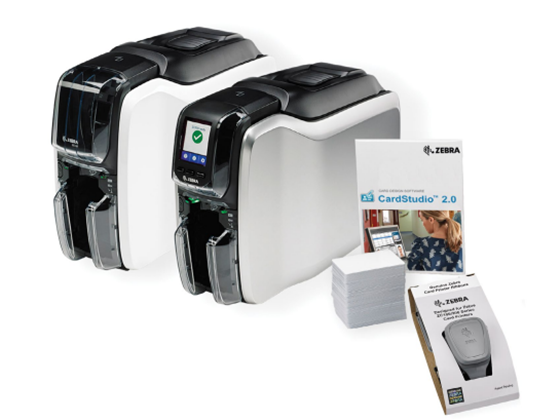 [ZC11-0000Q00LA00] IMPRESORA DE TARJETAS ZEBRA ZC100, UNA CARA, SUBLIMACION DE TINTA,  RESOLUCION 300DPI, 2GB, INTERFAZ: USB 2.0, APLICACIÓN CARDSTUDIO 2.0 (ESTÁNDAR), CONTROLADOR WINDOWS, 200 TARJETAS PVC, CINTA YMCKO (200 IMÁGENES-BUNDLE)