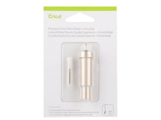 CUCHILLA DE REEMPLAZO CRICUT PREMIUM, PUNTA FINA + ENSAMBLAJE RESISTE EL DESGASTE Y LAS ROTURAS PARA UNA VIDA ÚTIL MÁS PROLONGADA, PARA CORTAR  LA MAYORÍA DE LOS MATERIALES LIGEROS A MEDIANOS, COMO CARTULINA, VINILO, PLANCHA Y MÁS.COLOR DORADO (2004225).
