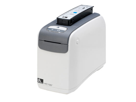 IMPRESORA DE BRAZALETE ZEBRA HC100 DE 2", TRANSFERENCIA TÉRMICA, INTERFAZ: USB, SERIAL, ETHERNET, VELOCIDAD 51MM/S, 300 DPI, LENGUAJES XML/ZPL/ZPLII, SDRA 16MB.
