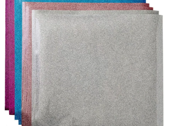 PAQUETE DE HOJAS CRICUT DE VINIL , (8 HOJAS) GLITTER  IRON ON 12X12",  ¡DURA MÁS DE 50 LAVADAS! LOS VINILES EVERYDAY IRON-ON CON GARANTÍA STRONGBOND. APLCIAR CON PRENSA DE CALOR. COLOR PLATA, AZUL, ROSA CLARO, PÚRPURA. (2004189).