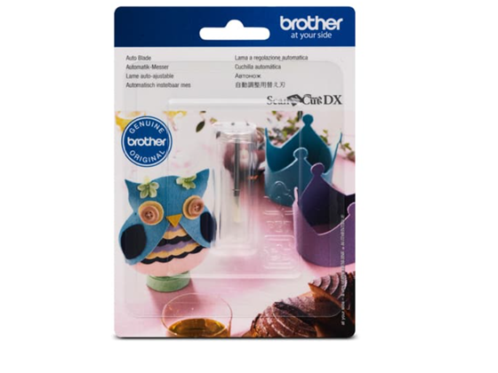 [CADXBLD1] CUCHILLA AUTOMÁTICA BROTHER PARA MÁQUINA DE CORTE SCANNCUT DX. AJUSTA AUTOMÁTICAMENTE LA PROFUNDIDAD DEL CORTE SEGÚN EL GROSOR DEL MATERIAL, SIN NECESIDAD DE CONFIGURACIÓN MANUAL. CORTA UNA AMPLIA VARIEDAD DE MATERIALES COMO PAPEL, CARTULINA, VINILO, PLANCHAS TERMOADHESIVAS (HTV), TELA CON SOPORTE, FIELTRO Y OTROS MATERIALES DE HASTA 3.0 MM DE GROSOR. DISEÑADA PARA USO EXCLUSIVO CON MÁQUINAS BROTHER SCANNCUT DX Y REQUIERE SOPORTE AUTO BLADE (NO INCLUIDO). COLOR PLATEADO/NEGRO (CADXBLD1).