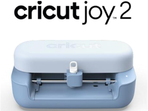 [109928] MAQUINA DE CORTE CRICUT JOY 2 AZUL, DELUXE BUNDLE PARA 55 PROYECTOS- KIT DE HERRAMIENTAS INCLUIDAS: PLOTTER DE CORTE, CARTULINA VALUE 4.5", SMART VINYL 5.5" X 8.5", CINTA TRANSFERENCIA 5. 5" X 8.5", SMART IRON-ON 5.5" X 8.5", CUCHILLA PUNTA FINA, CUCHILLA DE MARCADO, MARCADO DE DOBLE PUNTA, TAPETE DE CORTE 4.5" X 6.5", REGLA DE PAPEL, TAPETE PARA TARJETAS, SET DE TARJETA 4.25" X 5.5", VINIL IMPRIMIBLE, DEPILADOR, RASPADOR, ESPATULA, GUILLOTINA, TIJERAS, TAPA DE TIJERA ( 2012189)